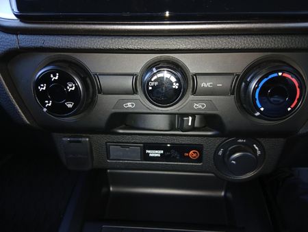 2026-Isuzu-D-Max-30-DDI-LS-4x4-Double-Cab_13