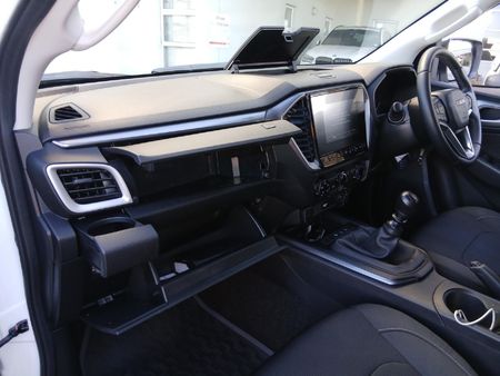 2026-Isuzu-D-Max-30-DDI-LS-4x4-Double-Cab_17