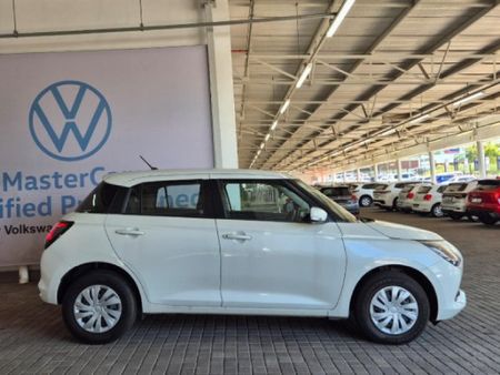2025-Suzuki-Swift-12-GL_2