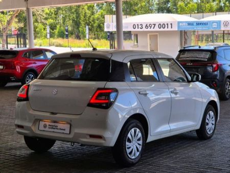 2025-Suzuki-Swift-12-GL_3