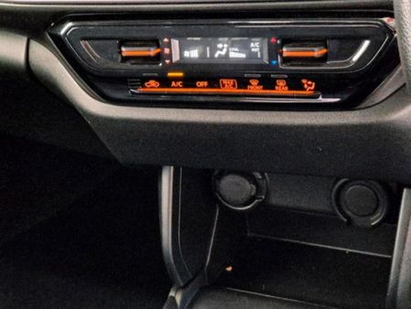 2025-Suzuki-Swift-12-GL_7