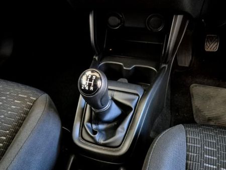 2025-Suzuki-Swift-12-GL_8