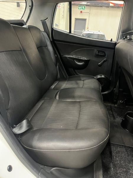 2011-Kia-Picanto-11-Striker_11