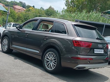2015-Audi-Q7-30-TDI-quattro-Auto_5