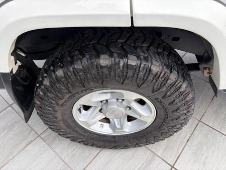 2014-Toyota-Land-Cruiser-76-45-D-V8-Station-Wagon_9