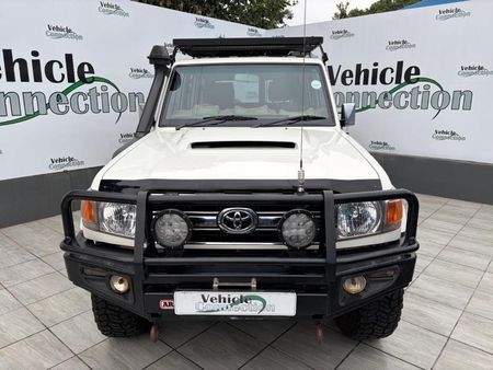 2014-Toyota-Land-Cruiser-76-45-D-V8-Station-Wagon_2