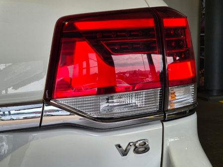 2019-Toyota-Land-Cruiser-200-45-D-V8-VX-R-Auto_11