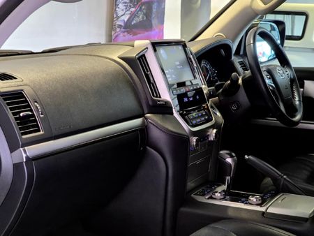 2019-Toyota-Land-Cruiser-200-45-D-V8-VX-R-Auto_13
