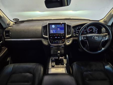 2019-Toyota-Land-Cruiser-200-45-D-V8-VX-R-Auto_15