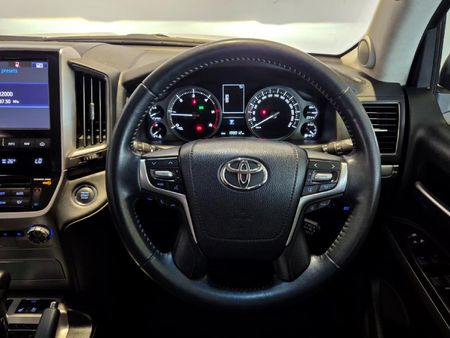 2019-Toyota-Land-Cruiser-200-45-D-V8-VX-R-Auto_16