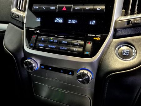 2019-Toyota-Land-Cruiser-200-45-D-V8-VX-R-Auto_21