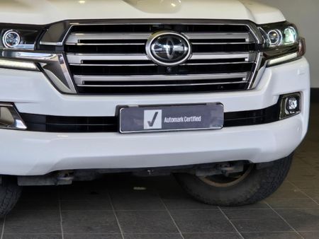 2019-Toyota-Land-Cruiser-200-45-D-V8-VX-R-Auto_3