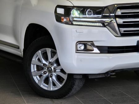 2019-Toyota-Land-Cruiser-200-45-D-V8-VX-R-Auto_4