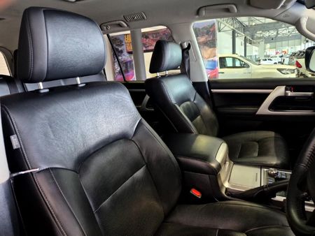 2019-Toyota-Land-Cruiser-200-45-D-V8-VX-R-Auto_6
