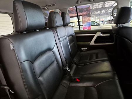 2019-Toyota-Land-Cruiser-200-45-D-V8-VX-R-Auto_8