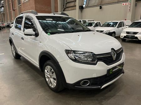 2017-Renault-Sandero-900T-Stepway_0