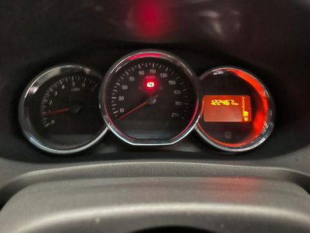 2017-Renault-Sandero-900T-Stepway_10