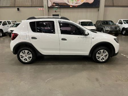 2017-Renault-Sandero-900T-Stepway_1
