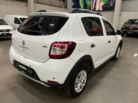2017-Renault-Sandero-900T-Stepway_2