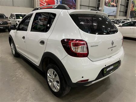 2017-Renault-Sandero-900T-Stepway_4
