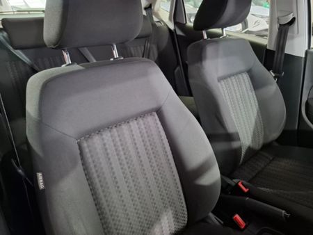 2017-Volkswagen-Polo-GP-12-TSI-Trendline-66kW_11