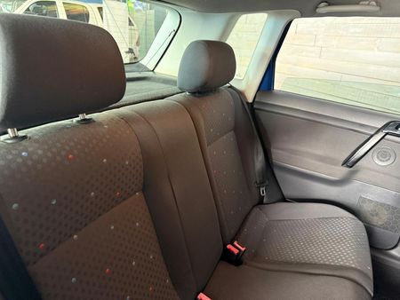 2006-Volkswagen-Polo-16-Comfortline_10