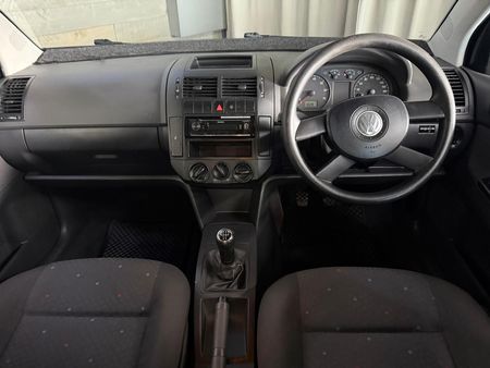 2006-Volkswagen-Polo-16-Comfortline_11