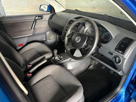 2006-Volkswagen-Polo-16-Comfortline_12