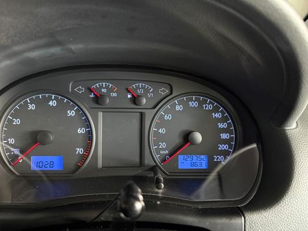 2006-Volkswagen-Polo-16-Comfortline_13
