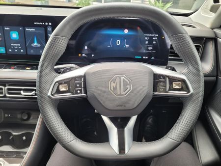 2025-MG-HS-20T-Lux-Auto_12