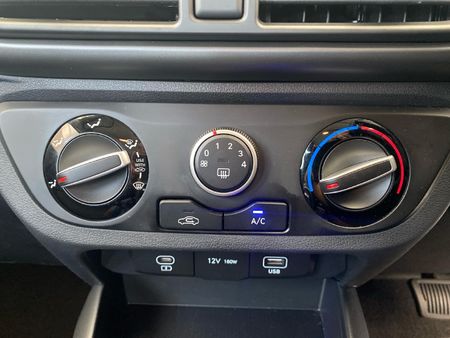 2025-Hyundai-Grand-i10-12-Motion-Auto_11