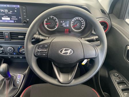 2025-Hyundai-Grand-i10-12-Motion-Auto_14