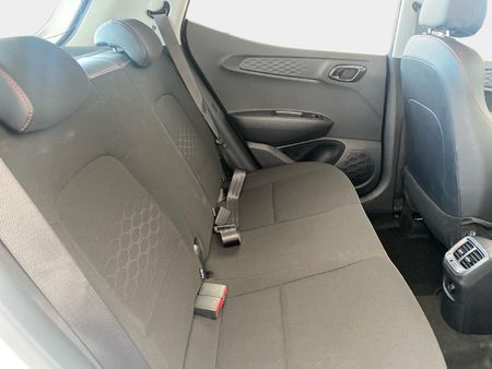 2025-Hyundai-Grand-i10-12-Motion-Auto_8