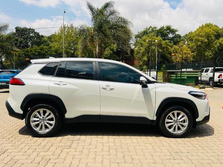 2026-Toyota-Corolla-Cross-18-XI_12
