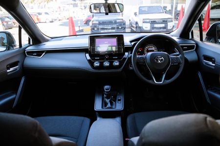 2026-Toyota-Corolla-Cross-18-XI_15