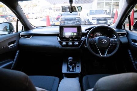 2026-Toyota-Corolla-Cross-18-XI_16
