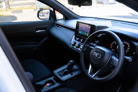 2026-Toyota-Corolla-Cross-18-XI_19