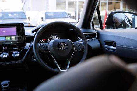 2026-Toyota-Corolla-Cross-18-XI_25
