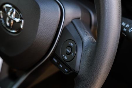 2026-Toyota-Corolla-Cross-18-XI_14