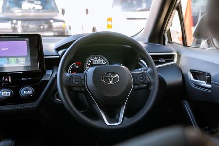 2026-Toyota-Corolla-Cross-18-XI_19