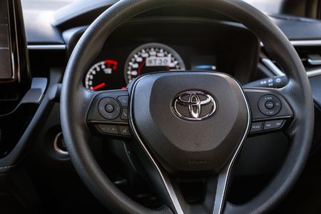 2026-Toyota-Corolla-Cross-18-XI_22