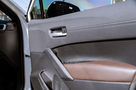2026-Toyota-Corolla-Cross-18-XS_9