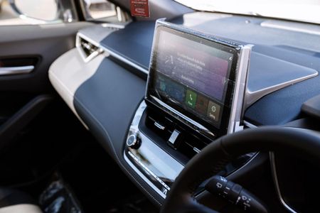2026-Toyota-Corolla-Cross-18-XS_16