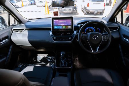 2026-Toyota-Corolla-Cross-18-XS_19