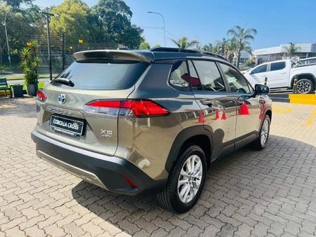 2026-Toyota-Corolla-Cross-18-XS-Hybrid_11