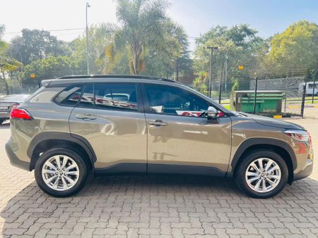 2026-Toyota-Corolla-Cross-18-XS-Hybrid_12