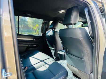 2026-Toyota-Corolla-Cross-18-XS-Hybrid_6