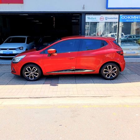 2017-Renault-Clio-IV-900T-Dynamique-5-dr-66kW_2