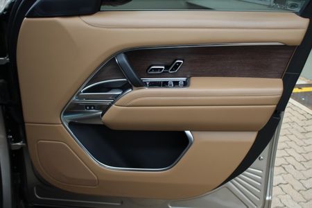 2022-Land-Rover-Range-Rover-30-D-HSE_11