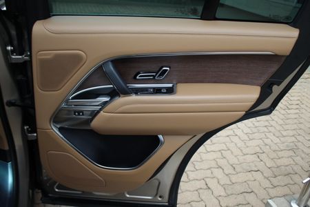 2022-Land-Rover-Range-Rover-30-D-HSE_15